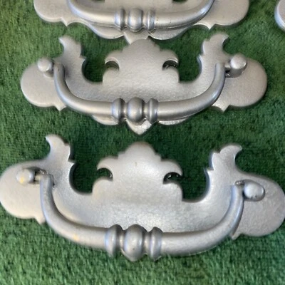 Tiradores de cajón abatible de latón gris vintage B-123-0 lote de 5 (5 1/2” X 2”) usados— Foto 1 de 4