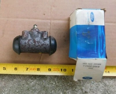 Cilindro de rueda trasera Ford Torino 1973 nuevo con frenos 10 x 2 1/2 nuevo OEM 73 Foto 1 de 3