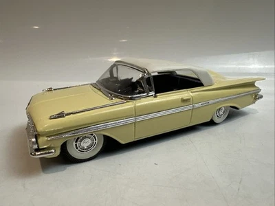 Chevy Impala 1959 Vitesse escala 1:43 techo rígido amarillo con techo blanco Foto 1 de 4
