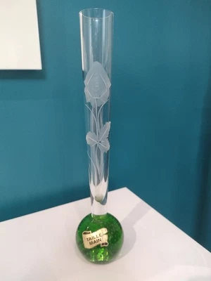 ANCIEN VASE SOLIFLORE en VERRE BULLÉ et GRAVÉ de FLEURS et FEUILLAGES - Photo 1/3