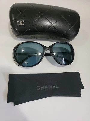 Auténticas gafas de sol Chanel 6037 57-16 135 ovaladas negras/plateadas logotipo CC ¡SOLO MARCO! Foto 1 de 4