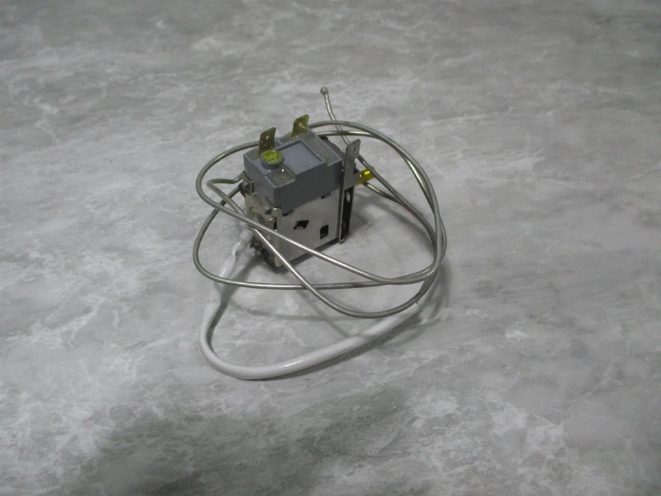 MAGIC CHEF REFRIGERATOR THERMOSTAT PART # 8.06.02.0.13000 - Image 1 of 1