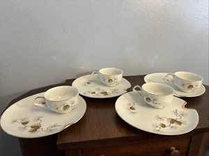 8er Set Vintage Ucagco Japan Goldener Tannenzapfen 4 Teller & 4 Tassen Snack Weiß/Gold - Bild 1 von 8