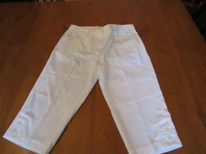 Womens Green Lamb Golf Short/Capri, NWT, 4 - Picture 1 of 2