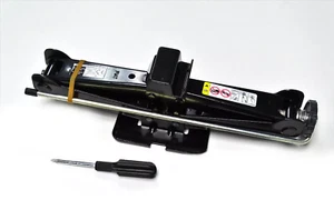 KIT ATTREZZI SOLLEVAMENTO BUSSOLA JEEP CHRYSLER ORIGINALE FIAT DOBLO JACK MANIGLIA BORSA CHOCK - Foto 1 di 4