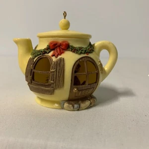 Vintage 1980 Hallmark Christmas Holiday Chipmunk in Tea Pot Ornament - Picture 1 of 10