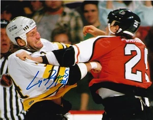 LYNDON BYERS   BOSTON BRUINS   ACTION SIGNED 8x10 - Picture 1 of 1