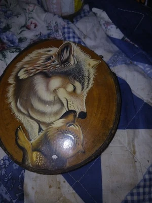 handmade wolf wood plaque 5x6 - Image 1 of 2