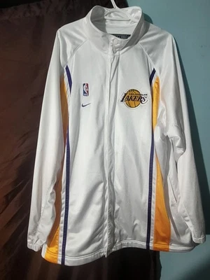 Chaqueta de calentamiento vintage años 90 Nike Los Angeles LA Lakers talla XL Foto 1 de 4