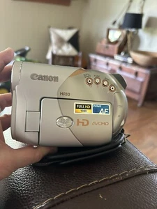Canon HR10 HD, Battery, Charging Cords, Case - Picture 1 of 13
