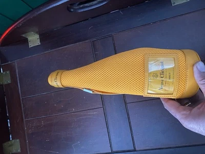 Bolso de Mano VEUVE CLICQUOT CHAMPAGNE Chaqueta de Hielo Aislada Enfriador Foto 1 de 3