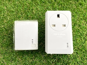 TP-Link TL-PA4010P 2-Port Passthrough Powerline Adaptor & TL-PA4010 (A322) - Afbeelding 1 van 7