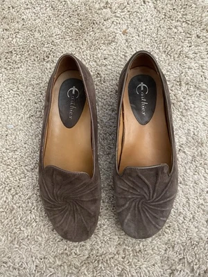 Earthies Mujer ZUMA Taupe Oscuro 100% Gamuza Cómodo Mocasines Planos Talla 7.5 B Foto 1 de 4