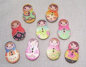 LOT de 9 BOUTONS BOIS - POUPÉE RUSSE matriochkas ** 19 x 30 mm ** BBF08 - Picture 1 of 1