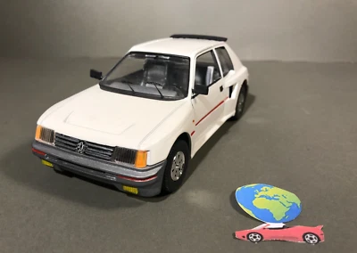 Bburago Peugeot 205 rally, automodello scala 1:24 - 1:25, vintage (656) - Immagine 1 di 4