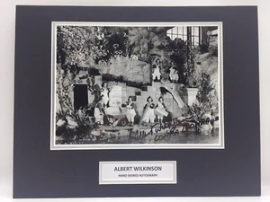 RARE Albert Wilkinson Willy Wonka Signed Photo Display + COA OOMPA LOOMPA - Picture 1 of 4