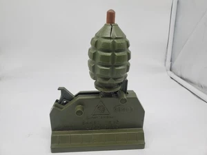 DH3 1960s VINTAGE REMCO MONKEY DIVISION BOOBY TRAP LAND MINE GRENADE LAUNCHER - Picture 1 of 9