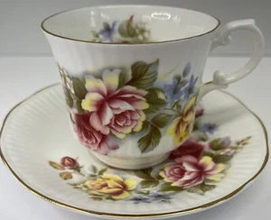 vintage Queens tea cup and saucer - Picture 1 of 8