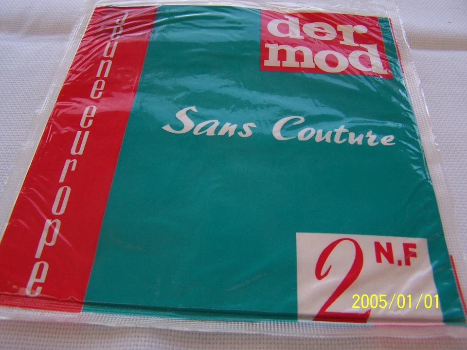Ancienne paire de bas vintage super polyamide. Marque Dermod . Réf n°9 - Photo 1/2