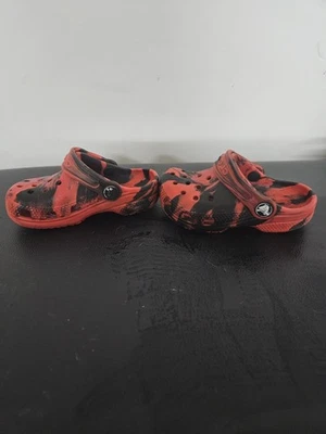 Crocs Clásico Niños Niños Niñas Unisex Mármol Rojo y Negro Zapatos Zuecos Talla 7 Foto 1 de 4