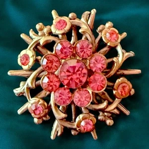 Pink Rhinestone Floral Brooch Gold Tone Vintage Mid Century Sparkling Pin - Picture 1 of 8