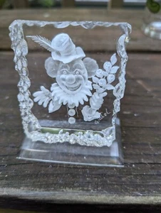 Vintage Acrylic Lucite Clown Paperweight Reverse Intricate Carved Etched Signed - Photo 1/4