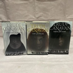 Das Zeitalter der Fünf von Trudi Canavan - Trilogie - Hardcover - Priesterin wilde Götter - Bild 1 von 9