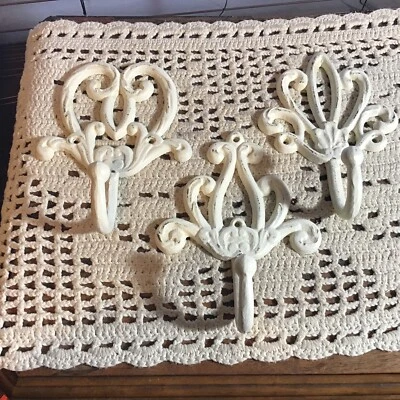 "3 ganchos de pared vintage de hierro fundido Fleur De Lis de 7"" para toallas abrigos sombreros etc. Foto 1 de 4