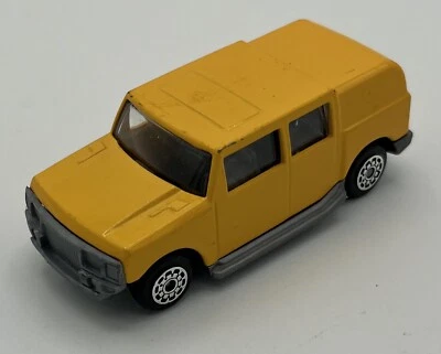Carro/SUV Hummer H5 amarelo fundido - escala 1:64 - China - Imagem 1 de 4