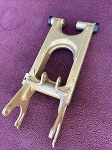 Yamaha YFS200 Blaster 200 1988-2006 OEM brazo oscilante recubierto de polvo dorado - Imagen 1 de 16