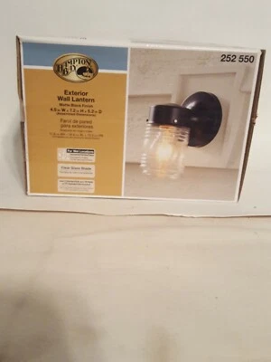 Lanterna de parede externa Hampton Bay 252 550 nova na caixa - Imagem 1 de 4