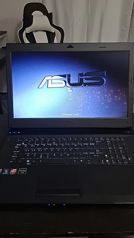 asus G73J Foto 1 de 4