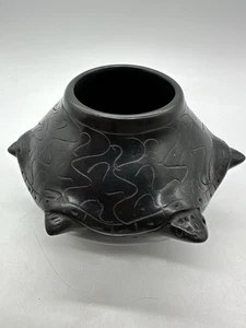 Mata Ortiz Pottery Black on Black Vase Happy Turtle Signed - Picture 1 of 15
