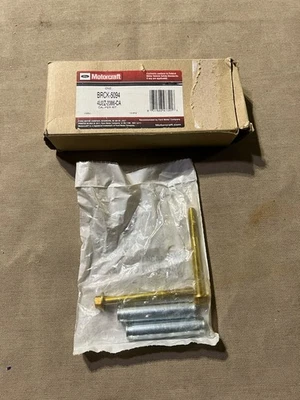 Ремонтный комплект суппорта заднего дискового тормоза Ford F-150 2005-2012 Motorcraft 4U2Z2386CA - Изображение 1 из 4