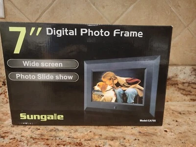  Sungale CA705 7-Inch Digital Photo Frame - Image 1 of 4