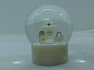 Chanel Perfume Bottle No 5 Bags VIP Snowglobe Snow Globe 2015 BNIB - Picture 1 of 2