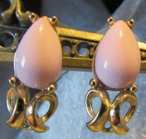 RARE Vintage Signed Trifari Pink Enamel & Gold Tone FROG ? Pierced Earrings - Picture 1 of 2