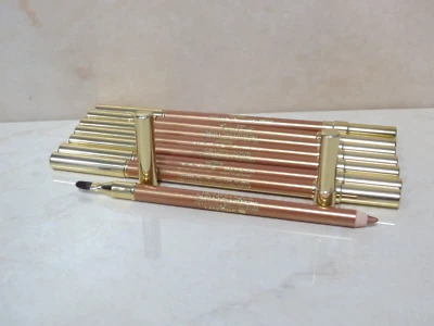 LANCOME LE LÁPIZ LABIAL BARRA PARA COLOREAR LABIOS CON PINCEL SOLAIRE 0,04 OZ JUEGO DE 8 Foto 1 de 3