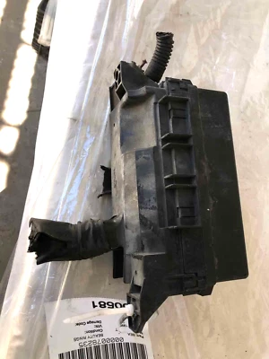 Nissan Quest 1999 conjunto de caja de fusibles de motor de 6 cilindros de 3,3 L 4382-7B010 fabricante de equipos originales Foto 1 de 4