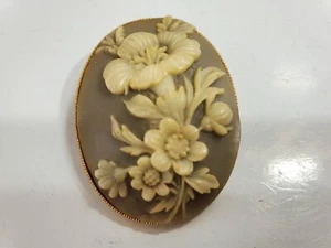 Vintage Gerrys Flower Cameo Brooch Floral Pin, Green background  5022/20 - Picture 1 of 10