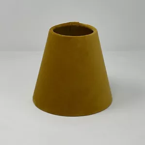 Pantalla de lámpara de terciopelo amarillo mostaza cepillado oro pequeño clip de vela cónico - Imagen 1 de 8