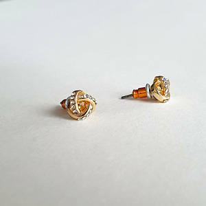 PILGRIM STUD SMALL EARRINGS TWISTED GOLD PLATED STAINLESS STEEL RHINESTONES