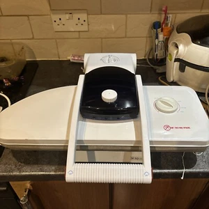 Clifford James GF750 Ironing Press Steam Iron Clothes 1200 W - Picture 1 of 6