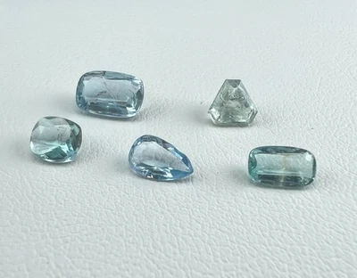 Lote de piedras preciosas de corte afgano fluorescente raro de 1,75 quilates de Badakhshan Afganistán Foto 1 de 4