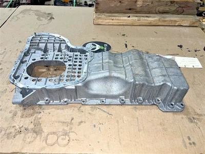 12634971 2011-2015 UPPER OIL PAN CHEVROLET/GMC Duramax 6.6L LML/LGH Foto 1 de 4