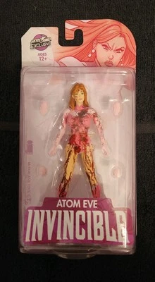 Skybound Entertainment Invincible - Figura de acción Atom Eve sangrienta Foto 1 de 3
