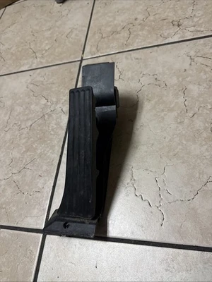 06-10 Acelerador de pedal de combustible de gasolina BMW 650i E64 E63 6772645 OEM Foto 1 de 4