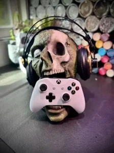 Zombie Skull Headphone and Controller Holder - Gothic Gaming Accessory - Picture 1 of 3
