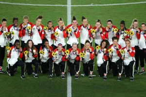 Tokyo 2020 Canada Women's Soccer Team Wall Art Home Decor Poster - POSTER 20x30 - Picture 1 of 4