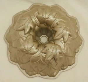 Nordic Ware Ernte Blätter Bundt Kuchenform Aluminium Antihaft 10 Tassen Bronze USA - Bild 1 von 3